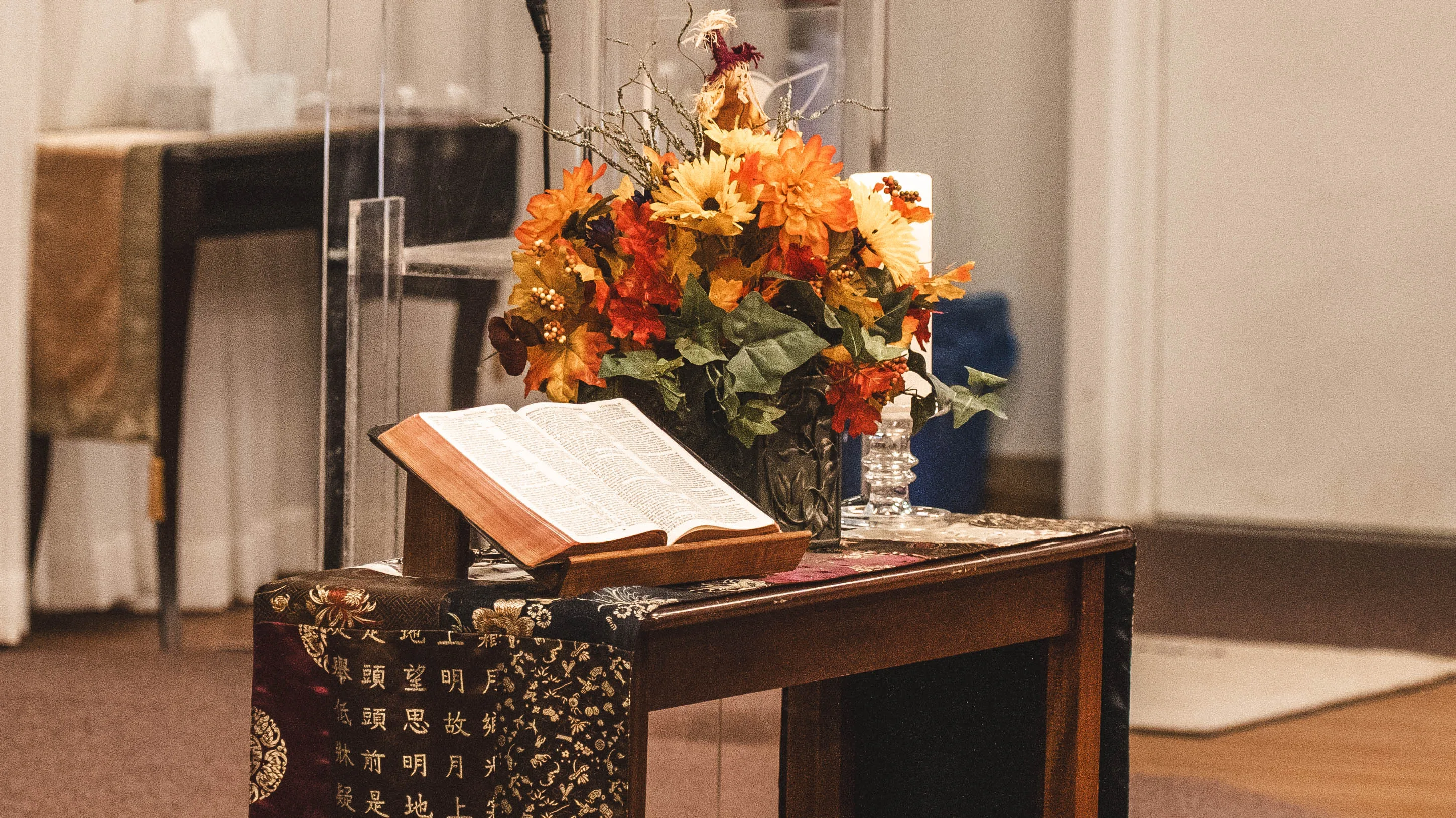 Unity of Raleigh altar and Bible